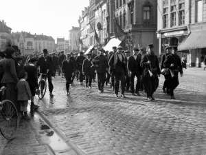 00073 Prints: Print of Belgian troops marching down a street in September 1914