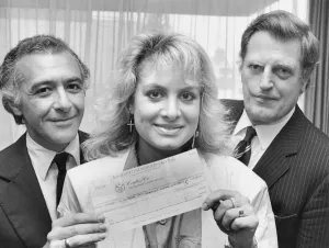 00078 Prints: Jay Ashton Donates to Brain Damage Research Fund Print 15/08/85
