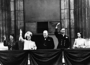 00079 Prints: Queen Elizabeth II Print - VE Day Balcony Scene 1945