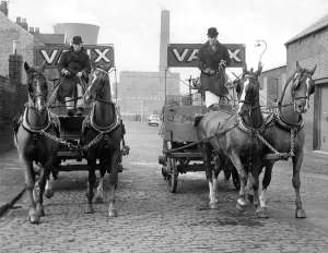 00081 Prints: Vaux Brewery Draymen and Horses Print 1964