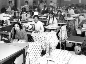 00086 Prints: Asian Girl Workers in S. Levine and Co Print, Newcastle 1968