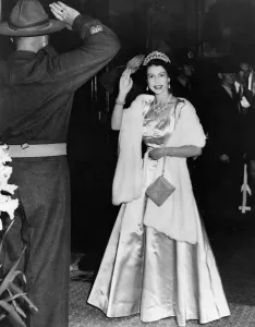 00086 Prints: Queen Elizabeth II Investiture Print