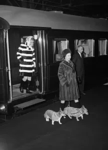 00086 Prints: The Queen and Princess Anne at Liverpool Street, 4th February 1969 Print