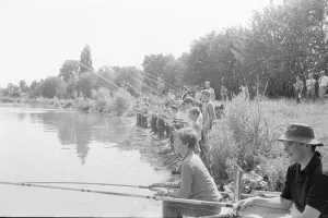 00087 Prints: Teaching Freshwater Fishing, Wraysbury 1970 Print