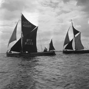 00089 Prints: Thames Sailing Barge Race Print, June 1962
