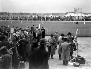 00089 Prints: Epsom Betting Scene Print, 1951