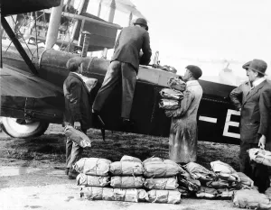 00090 Prints: Daily Mirror Print Airlift to Newcastle 30th September 1919