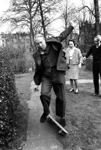00090 Prints: Edward Heath Print, Mar 1966 with Family and Agent