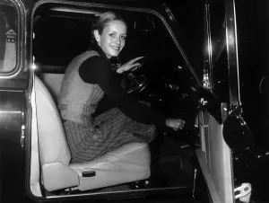 00096 Prints: Twiggy Driving Mini Print 1968