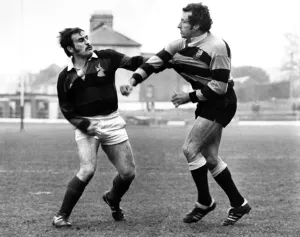 Gareth Edwards a true legend: Gareth Edwards in Rare 1977 Brawl Print