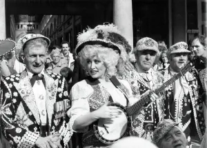 Prints of Dolly Parton seen here at Covent Garden to perform with Pearly Kings and Queens. March 1983 P019037 Planman - - 29/07/2009 United Kingdom Prints: Dolly Parton with Pearly Kings and Queens Print, March 1983