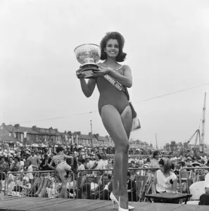 Retro Swimwear Designs Prints: Daily Mirror Beach Beauty contest at Blackpool. Winner of the competition Carol