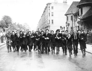 VE Day Brighton Print: WRENS and Soldiers Celebrate