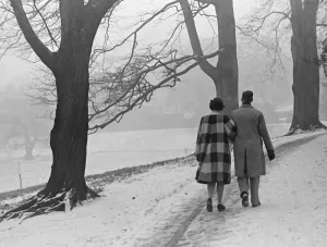 A Couple Walking in Snowy Regent's Park Print 1942