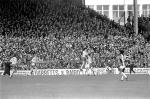 West Bromwich Albion 0 vs. Arsenal (2) Print, April 1977