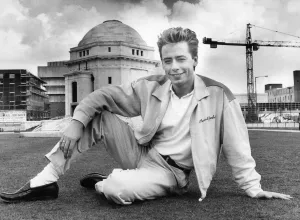 Entertainment News Archives Prints: Pop Star Nick Heyward relaxes in the gardens of the Hall of Memory, in Birmingham