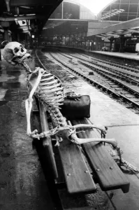 00500 Prints: No Skeleton Staff: A Mysterious Print from Manors Station