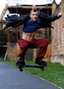 00500 Prints: Simon Schofield on the new snakeboard Print August 1994