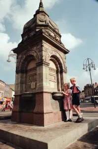UK Landmarks Prints: Dodshons Fountain in Stockton High Street, 22nd August 1996