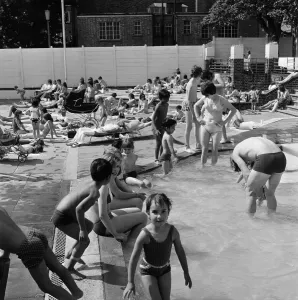 Prints of Crowds of sunbathers at the Twickenham outdoor swimming pool. 7th June 1975 Weather Prints: Twickenham Outdoor Swimming Pool Print, 7th June 1975