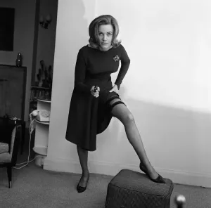 00879 Prints: Honor Blackman Print - 3rd February 1963
