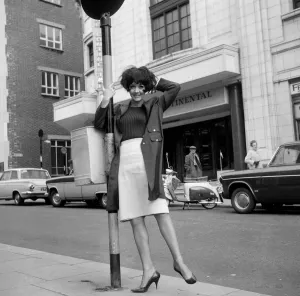 00879 Prints: Amanda Barrie Print - 27th April 1965