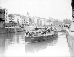 The Kingstonian Print: A 1950s Thames Barge