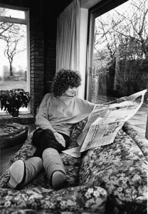 Entertainment News Archives Prints: Scottish singer and actress Barbara Dickson photographed at home