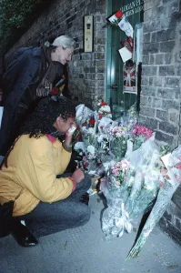 Prints of Fans gather outside the Kensington, West London, home of singer Freddie Mercury who died 24th November 1991 Kensington Prints: Freddie Mercury's Kensington Home Print, 25th November 1991