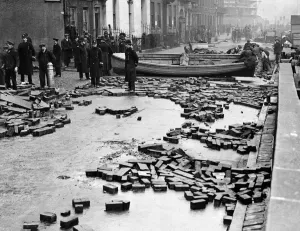 Prints of Many lives lost when river flood sweeps into London streets. The most destructive London floods within living memory have taken place in districts along the Thames. Many lives were lost Weather Prints: London Flood of 1928 Print: Thames River Disaster