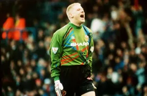Prints of Peter Schmeichel football Manchester United and Denmark goalkeeper shouting at his team mates msi Manchester Prints: Peter Schmeichel Yelling at Team Mates Print (01220)