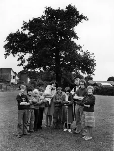 01400 Prints: Print of Villagers at Cronton guarding a 150-year-old tree