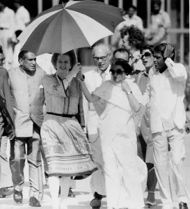 01415 Prints: Margaret Thatcher and Indira Gandhi Print, 19th April 1981