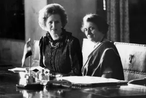 01415 Prints: Margaret Thatcher Print - India Meeting with Indira Gandhi 1981