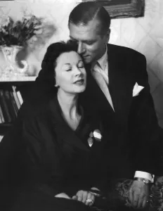 Prints of Laurence Olivier and Vivien Leigh kiss during interview at home - July 1958 1400to1499 Prints: Laurence Olivier and Vivien Leigh Print, Home Interview Kiss 1958