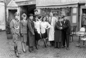 Prints of ALLO ALLO ACTORS, GUY SINER, KIM HARTMAN, RICHARD GIBSON, VICKI MICHELLE, ARTHUR BOSTROM, FRANCESCA GON SHAW, CARMEN SILVERA AND GORDON KAYE 25/04/1986 1400to1499 Prints: Allo Allo Actors Print 25/04/1986