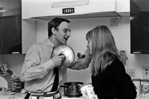 Entertainment News Archives Prints: Actor John Thaw has been his own chef for many years. He sometimes thinks he is better