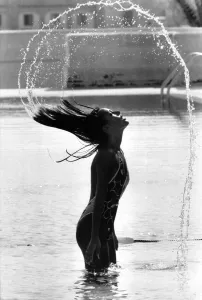 Miss Italy throws hair back in the pool (Barbara Martinuzzi). October 1987 P035451 Miss Italy throws hair back in the pool (Barbara Martinuzzi). October 1987 P035451
