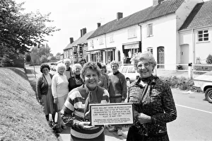 Miss Ula Clarke (left) and her sister, Alice Clarke, both from Sydney, Australia Miss Ula Clarke (left) and her sister, Alice Clarke, both from Sydney, Australia
