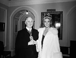 Images Dated 13th November 1980: Miss World 1980, Miss Germany Gabriella Brum breakfast photocall with Lord Mayor of