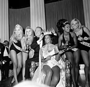 Images Dated 20th November 1970: Miss World Beauty Competition at the Royal Albert Hall, London, Friday 20th November 1970