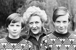 Molly Sugden with husband Bill and their twin sons Simon and Robin. 25th May 1978 Molly Sugden with husband Bill and their twin sons Simon and Robin. 25th May 1978