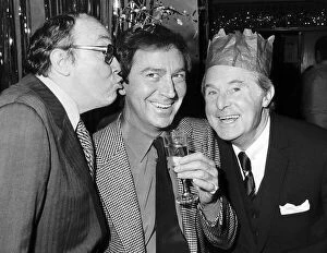 Images Dated 20th December 1982: Morecambe and Wise with Des O Connor December 1982 sharing some christmas