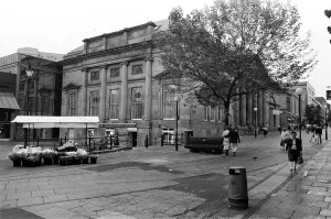 Images Dated 30th June 1992: Morning views of Bold Street, Liverpool. 30th June 1992