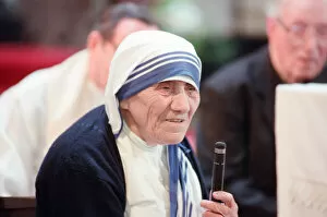 Images Dated 17th June 1996: Mother Teresa in church in Liverpool, Merseyside. 17th June 1996