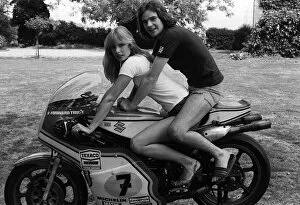 Images Dated 15th August 1976: Motorcycle champion Barry Sheene at home with 1976 girlfriend Stephanie McClean