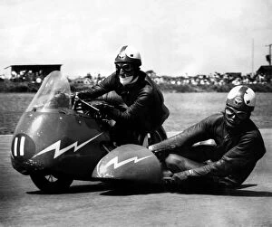 00150 Gallery: Motorcycle road racing at Brands Hatch July 1959 Going hell for Leather