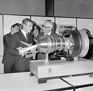 Images Dated 9th January 1970: Mr. Anthony Wedgwood Benn tours the Lucas factory at Burnley