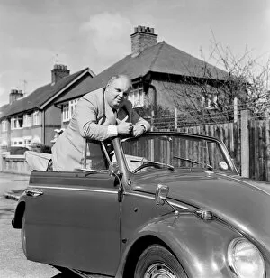 Images Dated 16th April 1971: Mr George Gilliland of Bebington, Cheshire, with his 1964 VW which has done 100, 000 miles