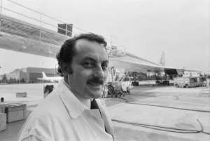 Mirror/1100to1199 01159/mr irene quaranta pictured work toulouse aircraft Mirror/1100to1199 01159/mr irene quaranta pictured work toulouse aircraft